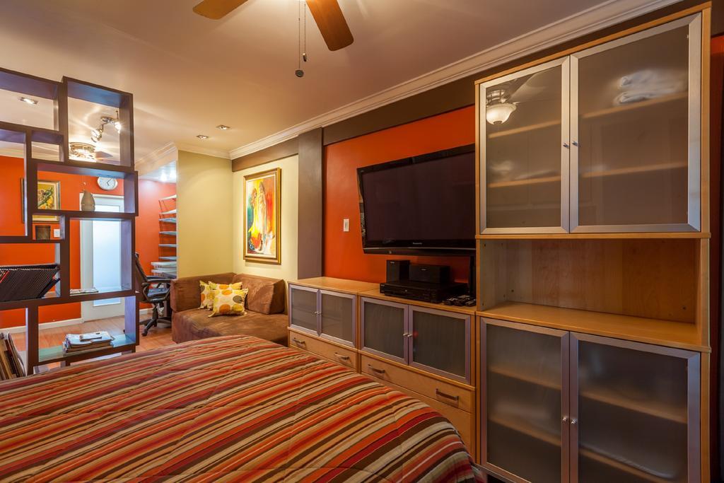 Choose To Be Happy At Seymour # 9 And #16 - Studio Apartments Kingston Room photo